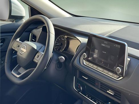 New 2026 Nissan Rogue SV AWD/4WD image 16