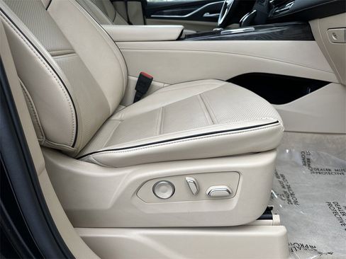 Used 2024 Cadillac Escalade Premium Luxury image 39