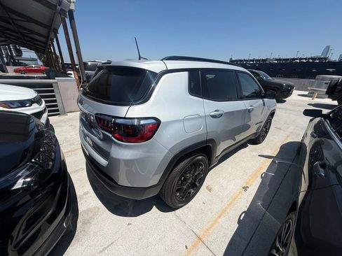 Used 2026 Jeep Compass Latitude AWD/4WD image 2