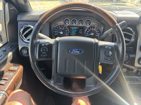 Used 2015 Ford F250 Platinum w/ FX4 Off-Road Package image 9