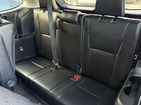 Used 2023 Toyota Highlander Limited image 17