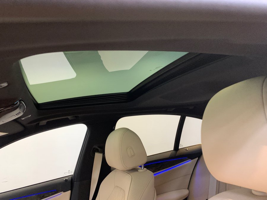 Used 2023 BMW 530i w/ Premium Package RWD image 18