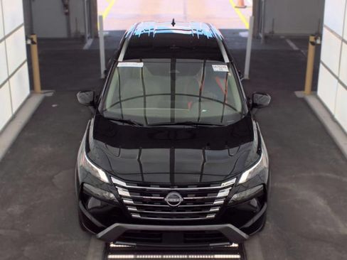 Used 2025 Nissan Rogue SL FWD image 2