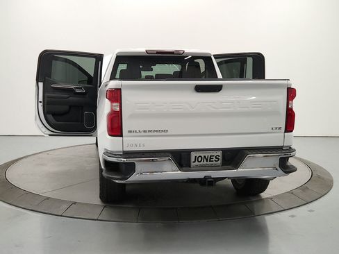 Used 2023 Chevrolet Silverado 1500 LTZ AWD/4WD image 15