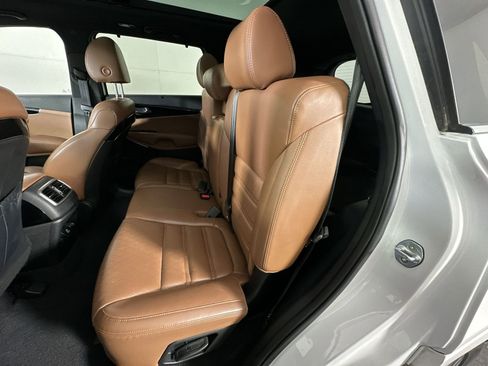 Used 2019 Kia Sorento SX FWD image 23