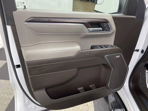 Used 2022 GMC Sierra 1500 SLT w/ SLT Convenience Package AWD/4WD image 7