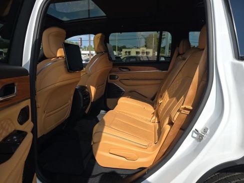 Used 2024 Jeep Grand Cherokee L Summit AWD/4WD image 39