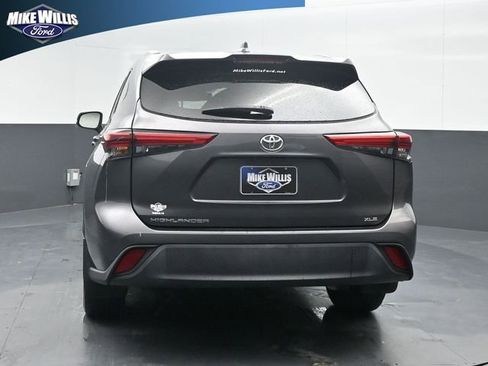 Used 2022 Toyota Highlander XLE FWD image 6
