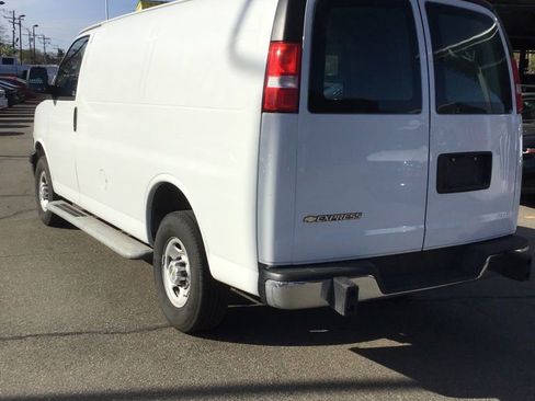 Used 2024 Chevrolet Express 2500 w/ Driver Convenience Package RWD image 3