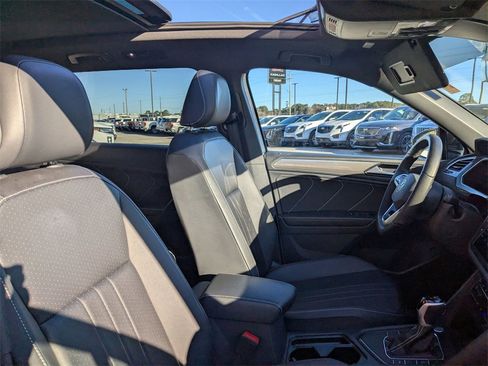 Used 2024 Volkswagen Tiguan SE R-Line image 29