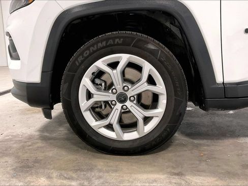 Used 2025 Jeep Compass Latitude AWD/4WD image 10