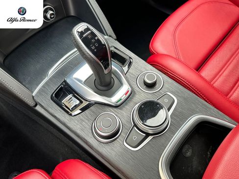 Used 2023 Alfa Romeo Stelvio Sprint image 17
