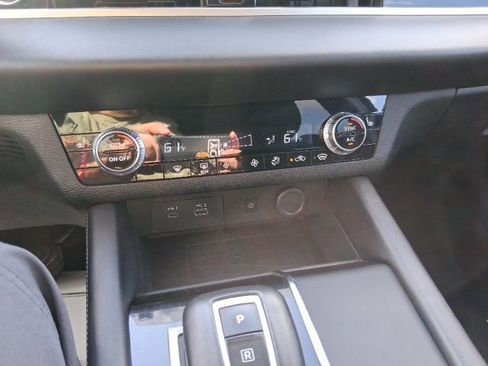 Used 2024 Mitsubishi Outlander image 23