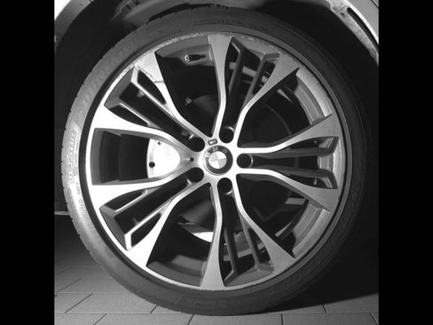 Used 2019 BMW X6 xDrive50i w/ M Sport Package image 12