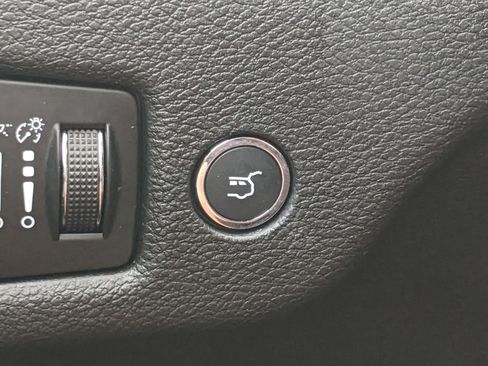 Used 2019 Jeep Cherokee Limited image 20