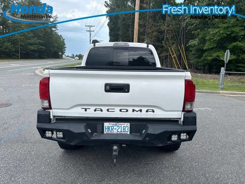 Used 2017 Toyota Tacoma TRD Sport w/ Premium & Technology Package AWD/4WD image 6