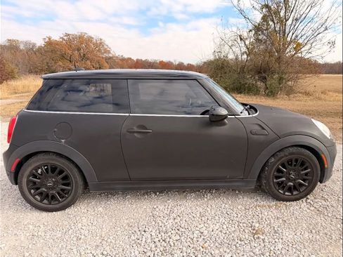 Used 2019 MINI Cooper 2-Door Hardtop image 8