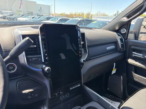 New 2026 RAM 2500 Laramie AWD/4WD image 16