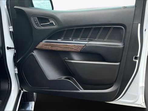 Used 2022 GMC Canyon Denali image 17