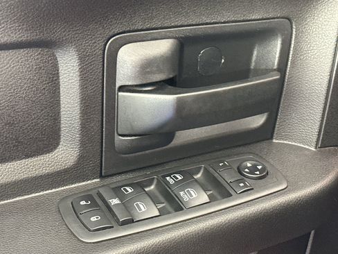 Used 2018 RAM 2500 Tradesman w/ Chrome Appearance Group image 17