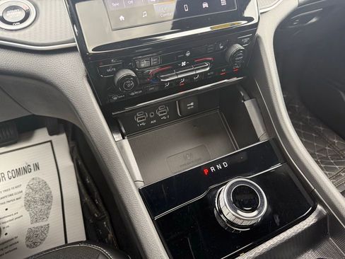 Used 2025 Jeep Grand Cherokee Altitude image 12