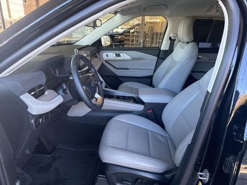 Certified 2025 Ford Explorer Active w/ Active Comfort Package image 8