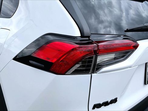 Used 2021 Toyota RAV4 XLE w/ Carpet Mat Package (TMS) FWD image 28