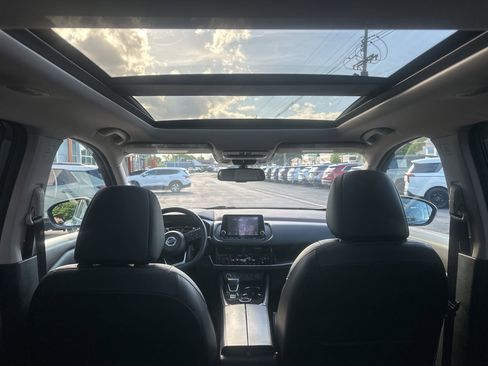 Used 2021 Nissan Rogue SL AWD/4WD image 16