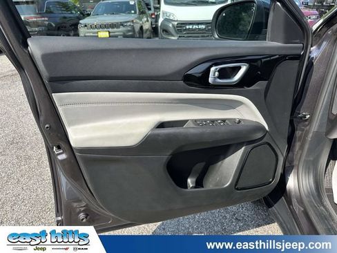 Used 2023 Jeep Compass Limited AWD/4WD image 13