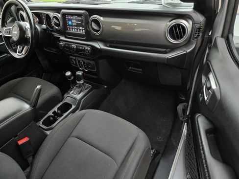 Used 2020 Jeep Wrangler Unlimited Sahara AWD/4WD image 8