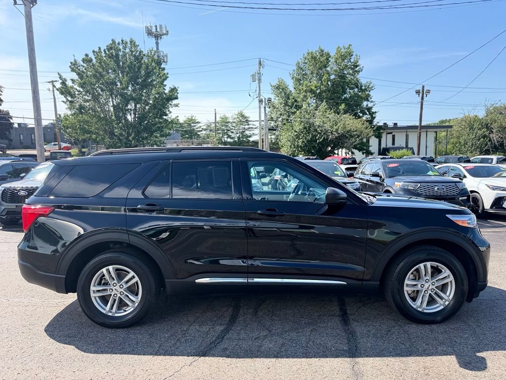 Used 2023 Ford Explorer XLT AWD/4WD image 10