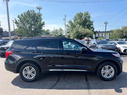 Used 2023 Ford Explorer XLT AWD/4WD image 10