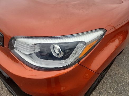 Certified 2018 Kia Soul ! w/ Tech Package FWD image 6