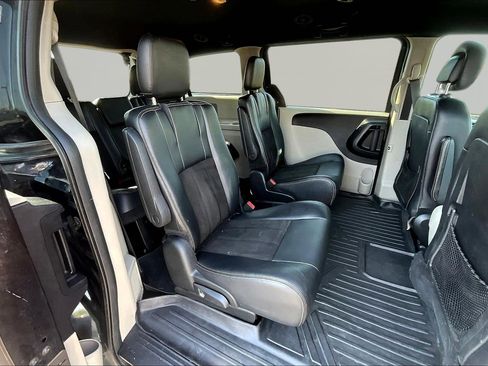 Used 2019 Dodge Grand Caravan SXT FWD image 24