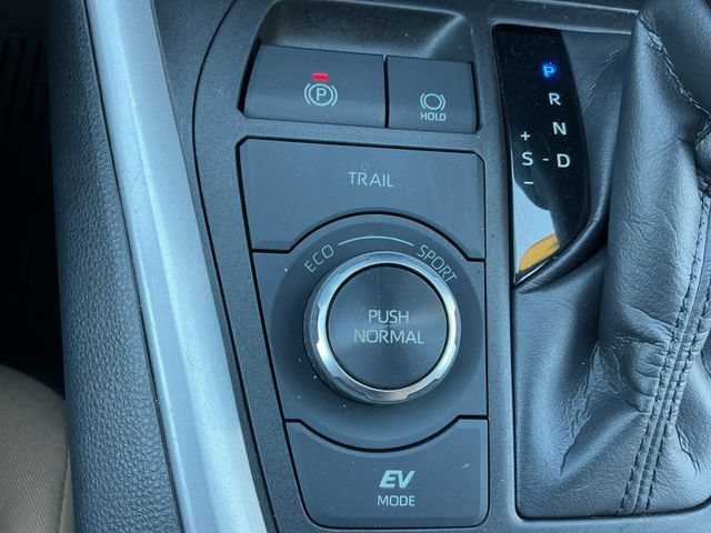 Certified 2022 Toyota RAV4 XLE w/ XLE Grade Weather Package AWD/4WD image 29