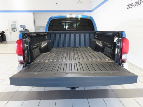 Used 2018 Toyota Tacoma SR5 image 19