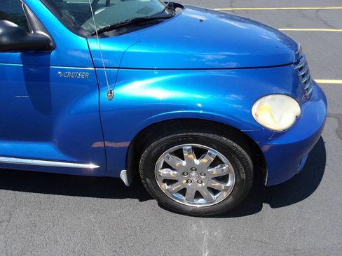 Used 2006 Chrysler PT Cruiser Limited FWD image 29