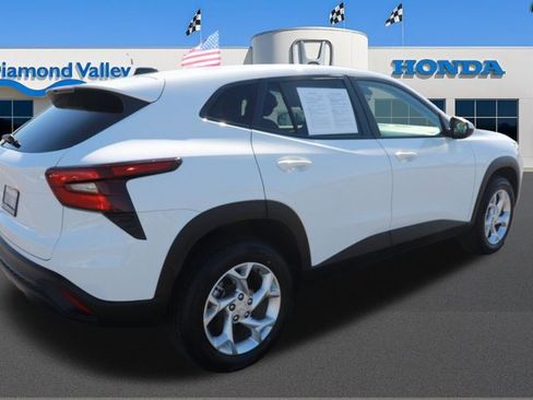 Used 2024 Chevrolet Trax LS w/ LS Convenience Package image 6