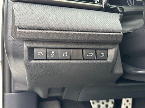Used 2025 Toyota Camry SE w/ Convenience Package image 17