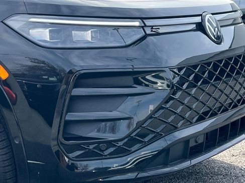 New 2026 Volkswagen Tiguan SE R-Line image 2