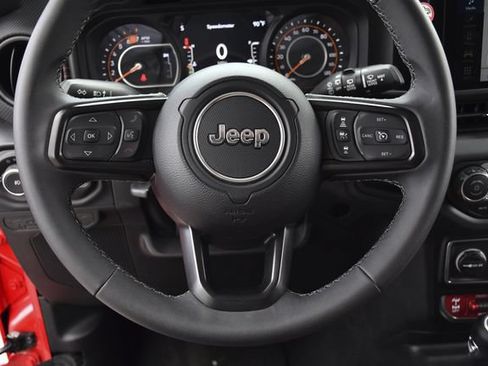 Used 2026 Jeep Wrangler Unlimited Rubicon AWD/4WD image 7