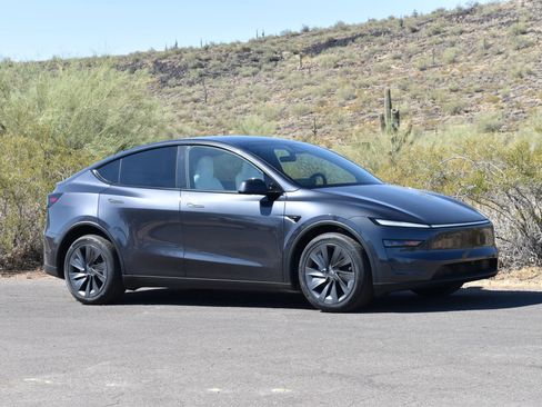 Used 2026 Tesla Model Y AWD image 3