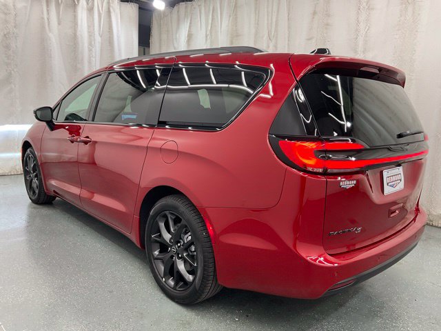New 2026 Chrysler Pacifica Select w/ S Appearance Package FWD image 5