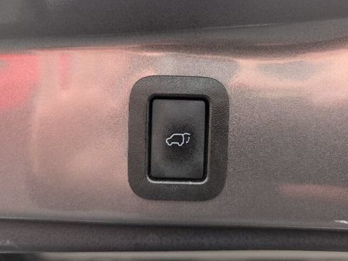 Used 2019 Toyota Highlander SE AWD/4WD image 11