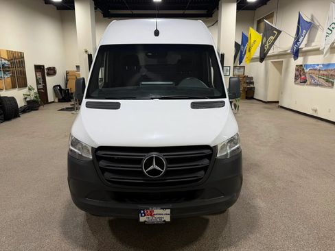 Used 2020 Mercedes-Benz Sprinter 2500 image 11