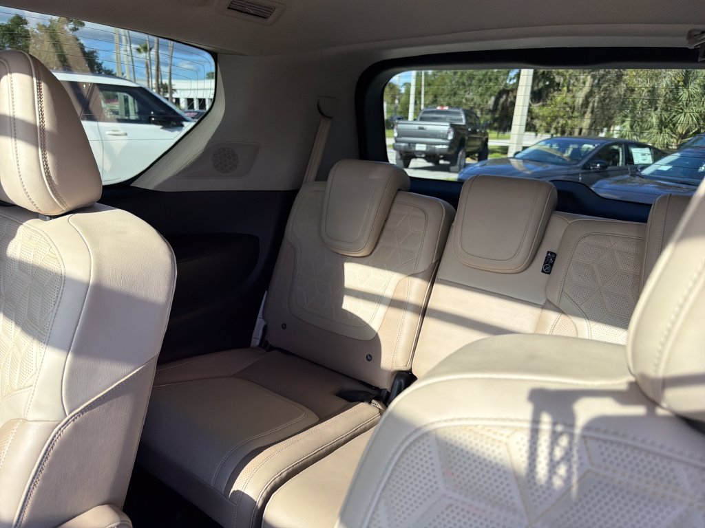 Used 2025 Nissan Armada Platinum Reserve RWD image 33