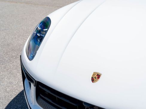 Certified 2026 Porsche Macan AWD/4WD image 19