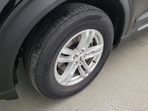 Used 2022 Ford Explorer XLT w/ Equipment Group 202A AWD/4WD image 31