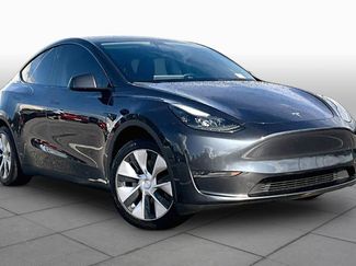 Used 2024 Tesla Model Y 2WD video 2