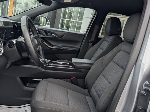 Used 2025 Chevrolet Equinox LT w/ Safety and Technology Package FWD image 16